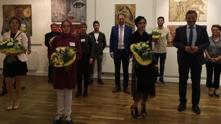 Interkulturelle Kunstausstellung in Dillingen zelebriert Vielfalt